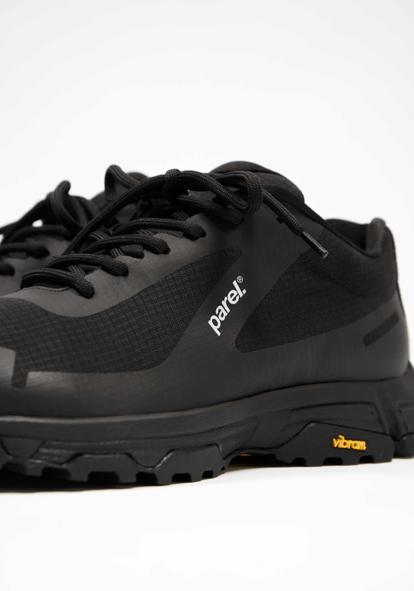 4_01 - Black