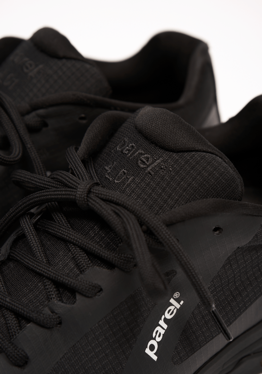 4_01 - Black