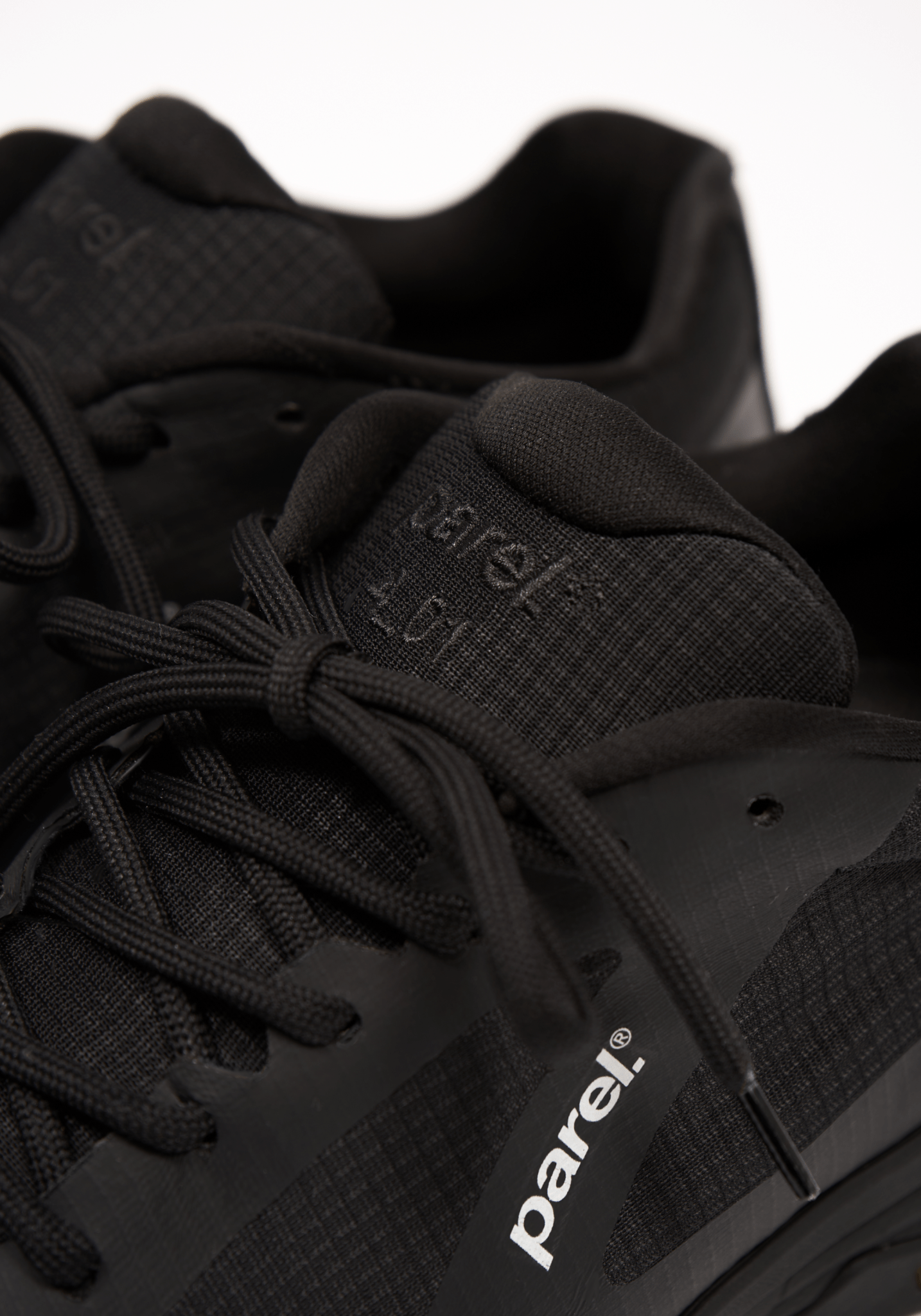 4_01 - Black