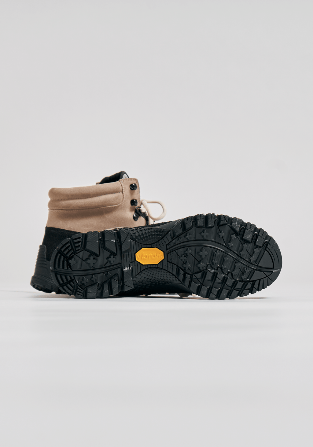 6_01 - Sand/Black