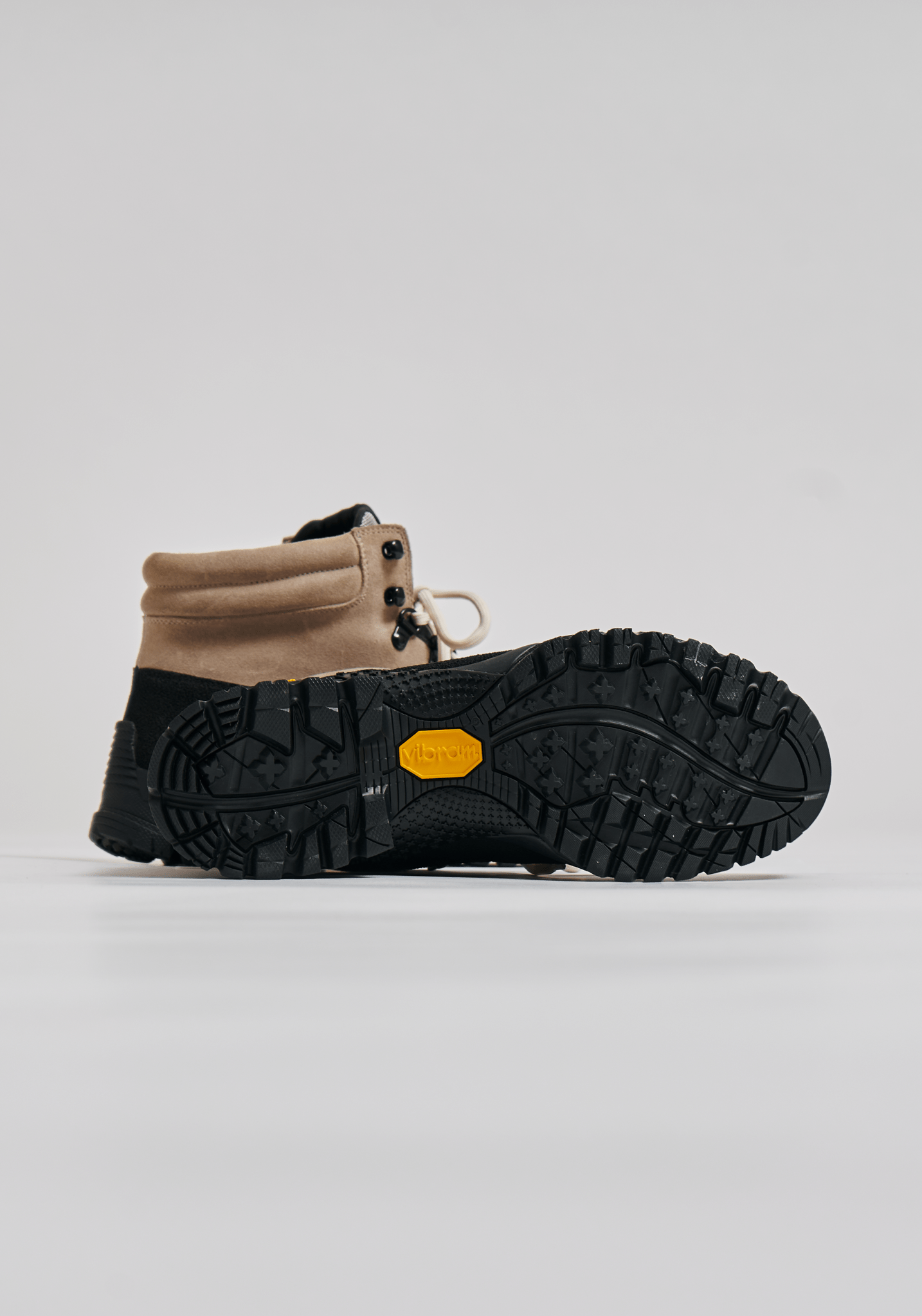 6_01 - Sand/Black